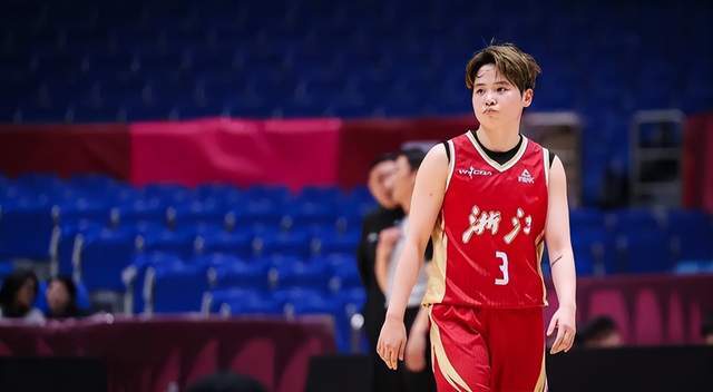 女篮27岁王牌崛起，外线神准，获3届三分王，宫鲁鸣带她当奇兵？