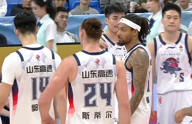 山东男篮30分惨败首负宁波，郭凯正负值-30，珀塞尔16中2加5失误