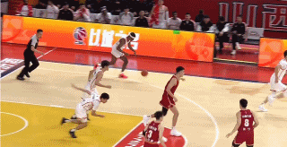 CBA再现争议!男篮国手20秒3下黑手裁判未理睬,深圳悍将将其撞翻