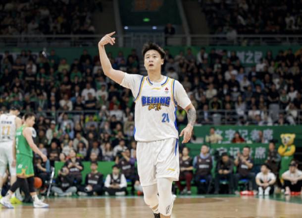 媒体人：赵睿目前处于治疗恢复期，4月17日战山东会再进行评估