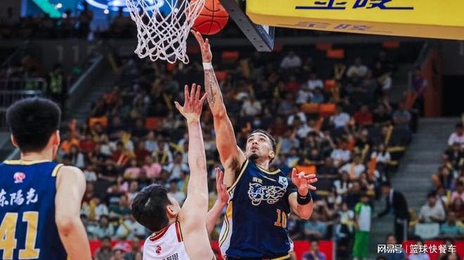 CBA积分榜最新排名！广东大胜杀回前4：上海稳居第1辽宁第9