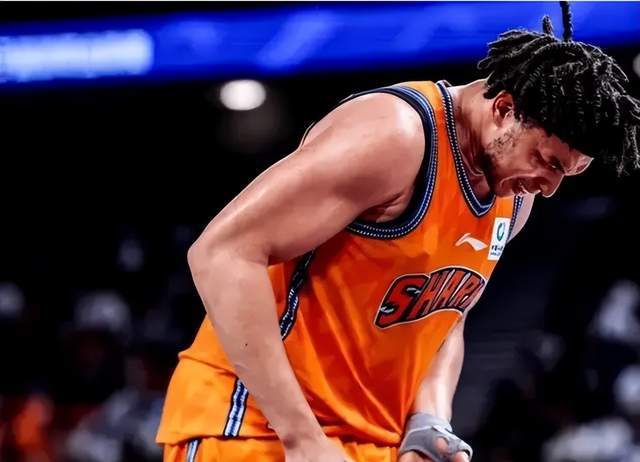 领头羊麻烦了！核心外援遭遇重伤，卢伟说出真相，想冲总冠军难了