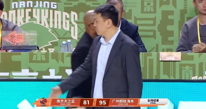 末节15-29崩盘！跨界打球看着酷，同曦却把季后赛希望给作没了