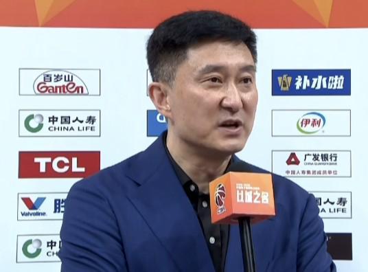 杜锋：多人有伤依然顽强拼搏，赢球的关键就是广东篮球的精神