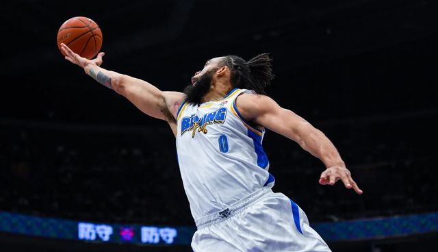 上海男篮19连胜！击败北京首钢，弗格大爆发，王哲林24分17篮板