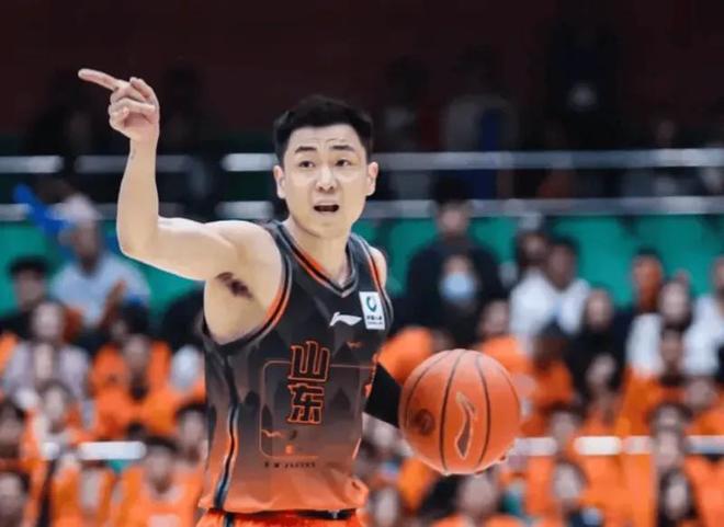 输辽宁邱彪引质疑！致歉后仍是无脑冲内线没配合，陶汉林地位太低