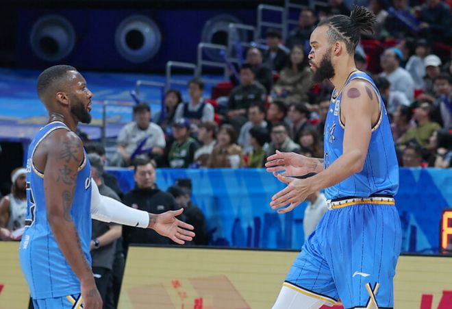 郭士强观战!杰曼29+7三分北京大胜青岛 麦基10中9韦瑟斯庞伤退 郭士强观战!杰曼29+7三分北京大胜青岛 麦基10中9韦瑟斯庞伤退