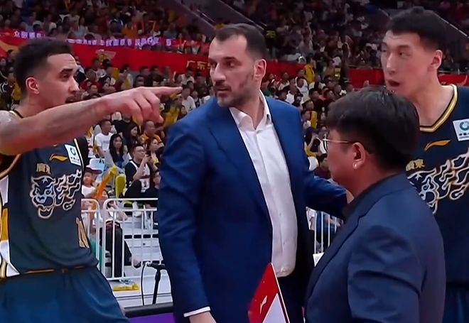 随着广东北京取胜,CBA又乱了!广东冲进前三,广州季后赛稳了