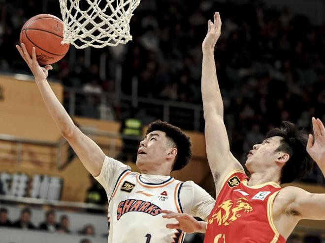 记者：阻拦李添荣与球迷互动者为场馆方负责人，非首钢俱乐部人员