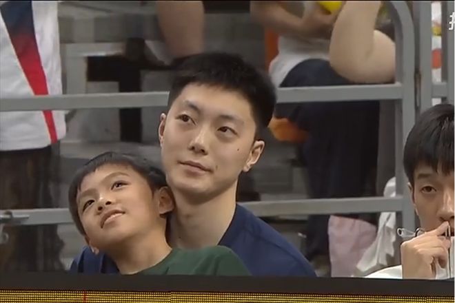 徐杰11中1胡明轩缺阵，邹阳20+10上演大逆转，外援8失误