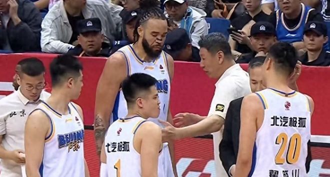 外援首秀爆发砍30分，青岛攻防出现漏洞，末节遗憾不敌北京队