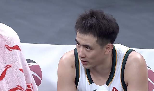 上海男篮22连胜，辽宁男篮锁定前10，弗格战旧主32+7，赵继伟11分