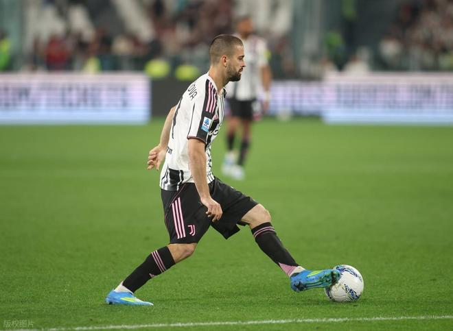 閃電破門+鐵血零封！尤文2-0博洛尼亞奪三連勝，63分穩(wěn)固歐冠區(qū)！