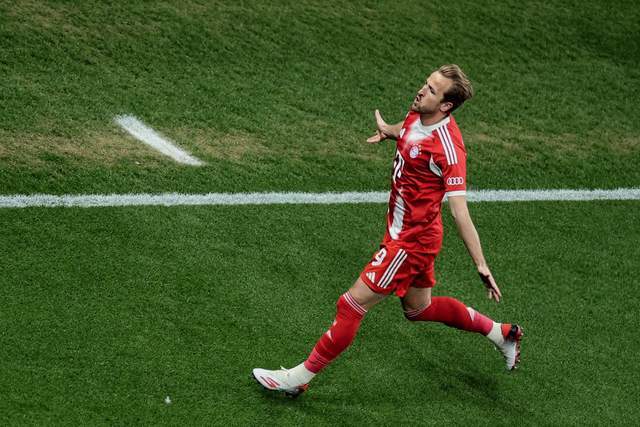 2-0！凯恩44战52球，迪亚斯压哨建功，豪取8连胜，拜仁剑指4冠王