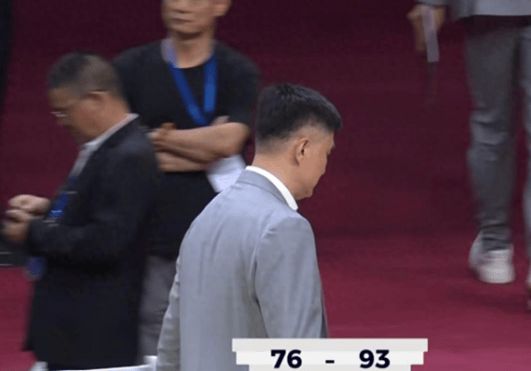 廣東慘敗，徐昕將送杜鋒出局！看看媒體專家怎么說，恥辱紀(jì)錄誕生