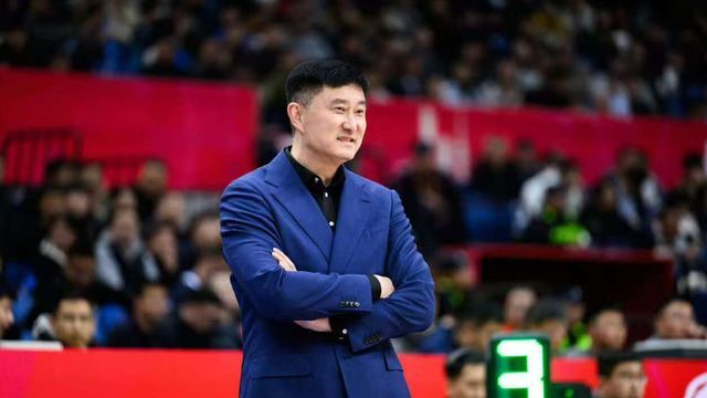 广东宏远21分大胜！杜锋拒绝输球，胡明轩爆发，萨林杰24分14篮板