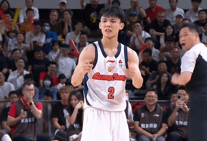 广东大胜广州扳成1-1 胡明轩21+6萨林杰24+14