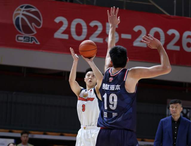 广东大胜收获两大利好！内外双核狂砍45+18挑大梁，杜锋盼来救星