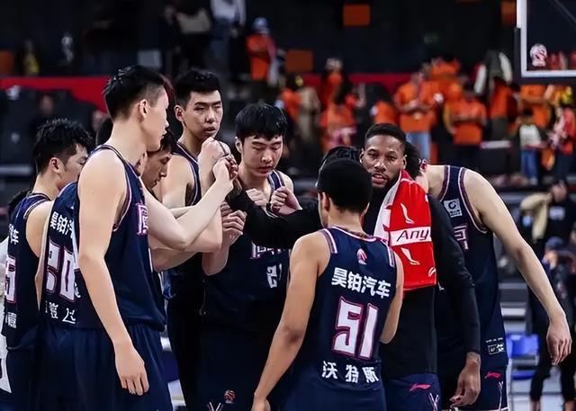 赛前拿奖buff拉满？主场颁奖加持士气，CBA小将成赢球关键变量