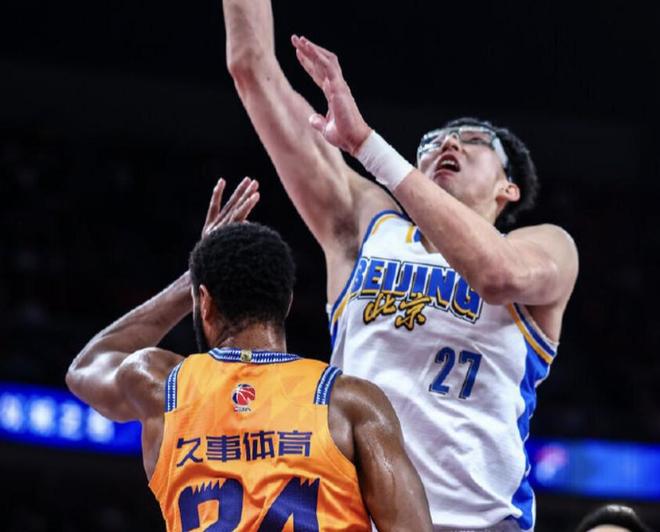 周琦：面对上海最大的难点是限制古德温，他把球队串联得很好