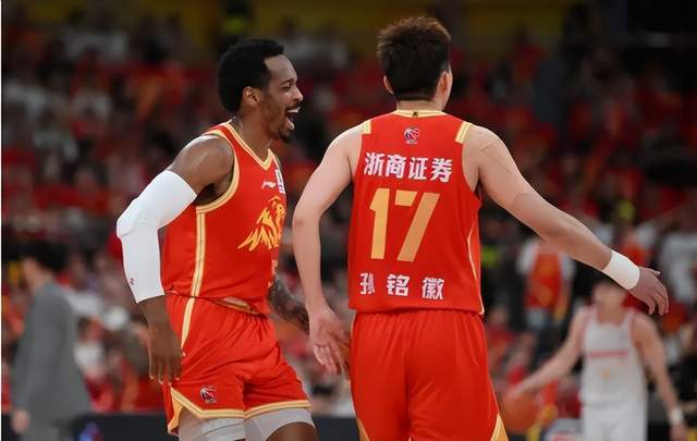 46分后再砍30分！5战场均32+5，堪称CBA第1外援，郭士强快归化他