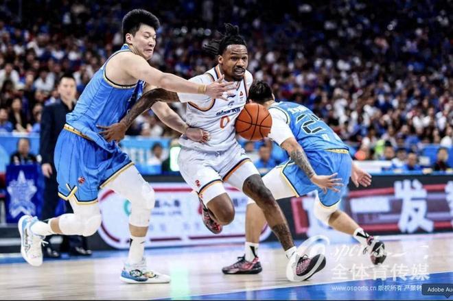 1-2！北京不敌上海，赛后还有4个坏消息，周琦和球队貌合神离
