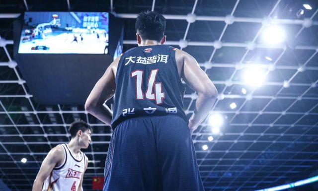 CBA最新消息！广东宏远争议后卫离队，高诗岩确定续约