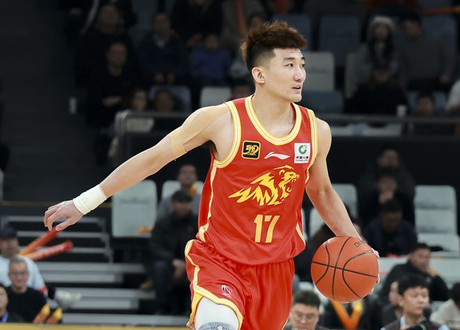广厦vs深圳G4伤病：孙铭徽复出 林秉圣李慕豪史密斯约翰逊伤停