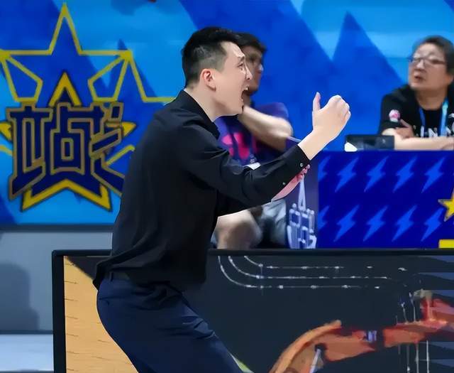 上海为何能逆转？卢伟哽咽给出答案，杨鸣一针见血，许利民或下课