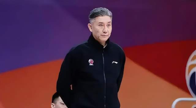 功勋老帅合同到期,CBA黑马或重找掌舵人,新帅3选1,杨鸣有机会
