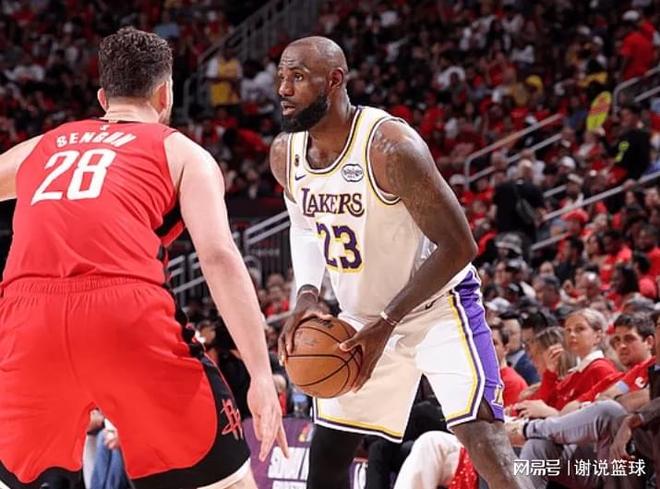 湖人优势所剩无几，詹姆斯小里均低效，后场铁闸主动担责