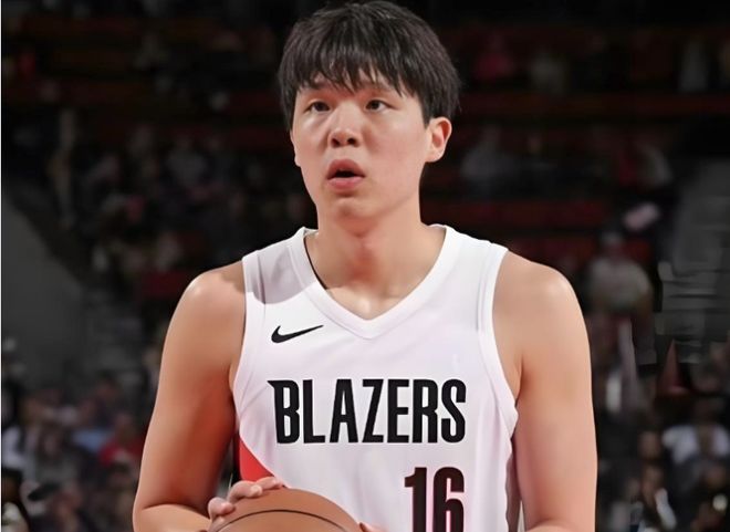 扎心！开拓者媒体人批杨瀚森跟不上季后赛节奏 建议留下罗威