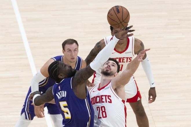 一场99-93的险胜，让湖人命悬一线，火箭重燃希望，雷霆赌对了