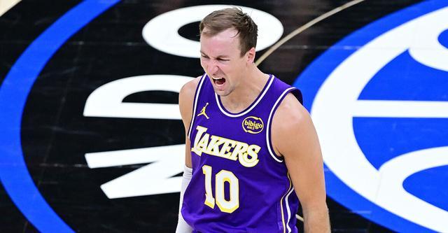 肯纳德谈三分绝杀:战术执行非常到位 这个时刻对我而言意义重大 肯纳德谈三分绝杀:战术执行非常到位 这个时刻对我而言意义重大