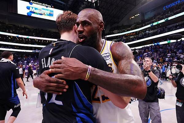 NBA｜湖人再次惨败雷霆，詹姆斯出于战略考量被雪藏