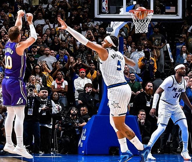 1年内换了3队，被嘲讽为软蛋，如今拿着1100万，却成联盟第一射手