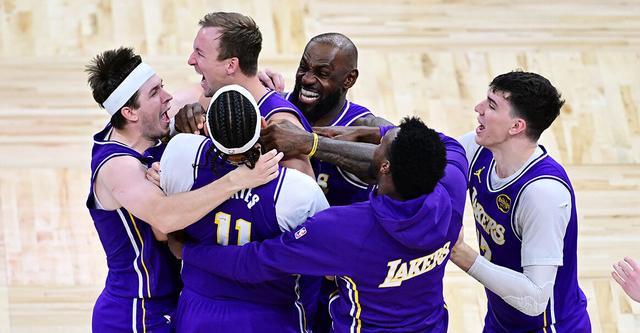 詹姆斯:看到肯纳德出手三分时 我就知道这球稳了 詹姆斯:看到肯纳德出手三分时 我就知道这球稳了