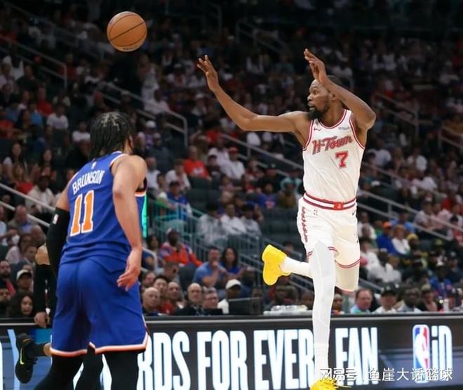 NBA最新排名出炉！湖人两队锁定季后赛，火箭能争第5，骑士送温暖