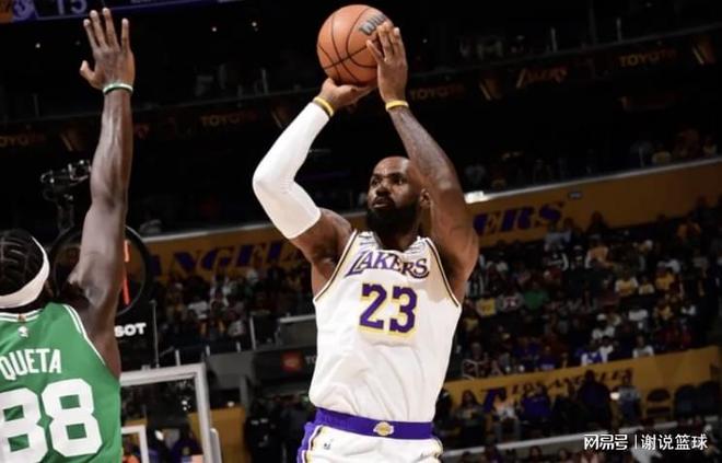 湖人深陷舆论漩涡,詹姆斯未来下家二选一,12+3前锋或继续休战