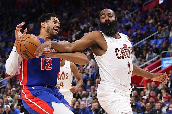 NBA季后赛｜哈登第八次赢下天王山之战，骑士拿到赛点