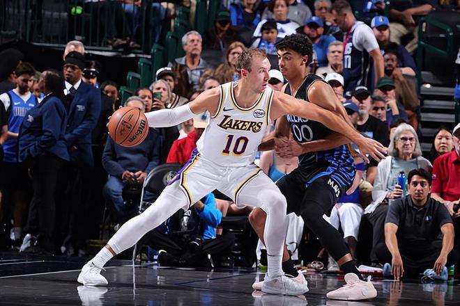 确实尽力了!湖人强力投手改打控卫后竟然打出了超级三双的数据? 确实尽力了!湖人强力投手改打控卫后竟然打出了超级三双的数据?