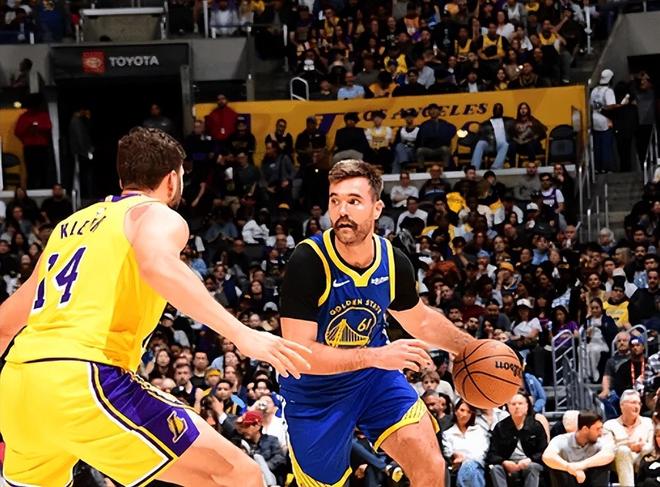 勇士4将没法看!梅尔顿斯潘塞越打越拉,格林纯废,波杰只能刷分