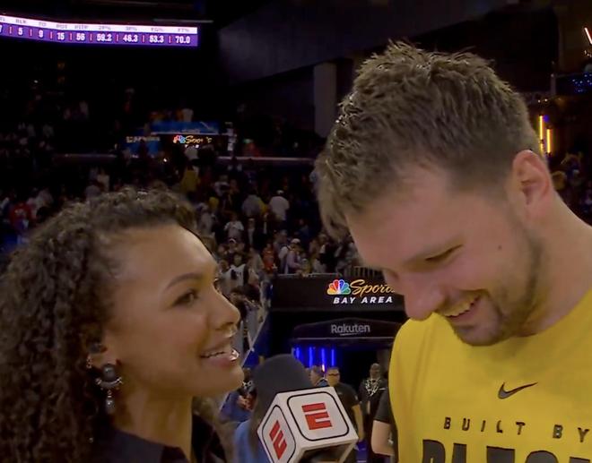 有没有收到队友送的生日礼物?东契奇:没有,这真是太疯狂了