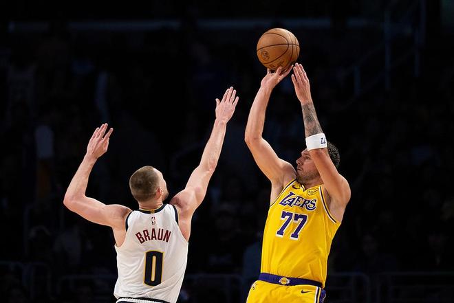 中投绝杀，东契奇26中10砍下30分11板13助三双数据，正负值-4