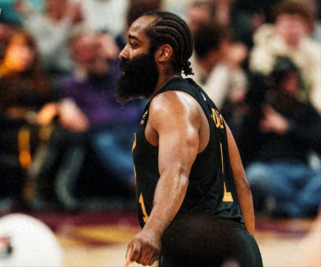 骑士成功复仇活塞,哈登18+7+6率队取胜,他在场时球队豪获8胜1负