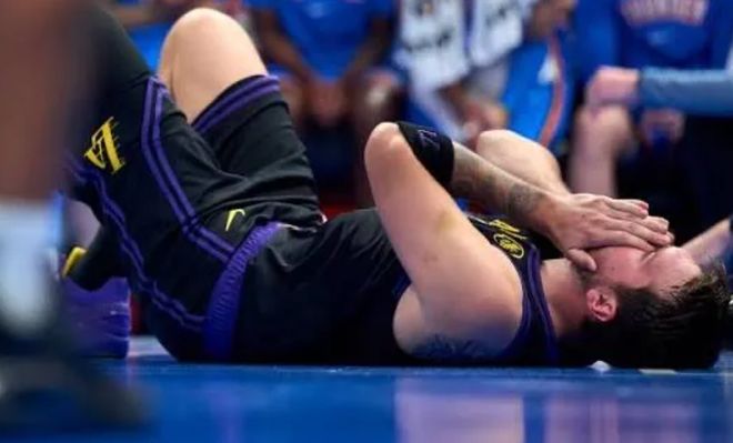 突然赛季报销!湖人只剩詹姆斯,这赛季情况不妙 突然赛季报销!湖人只剩詹姆斯,这赛季情况不妙