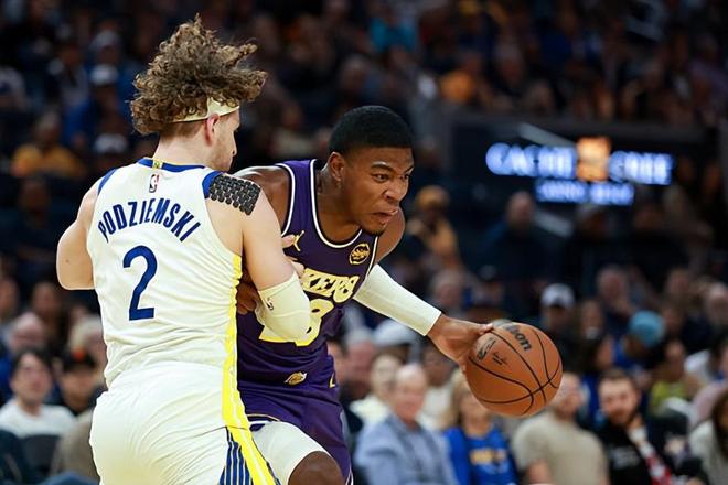 送出了3次抢断！没想到湖人强力投手在防守端也能起到一些作用？