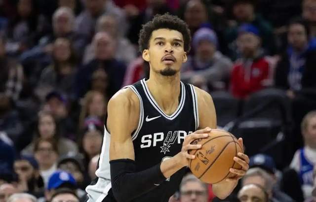 西部剧本太疯狂！马刺锁第二，季后赛乱战一触即发