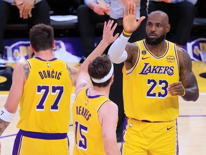 谁说詹姆斯和湖人两巨头不兼容？数据证明他们效率联盟第一！