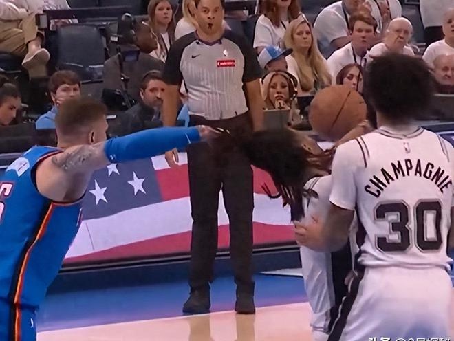 NBA又现名场面！哈滕强拽卡斯尔头发，裁判未吹罚，杨毅点名原因